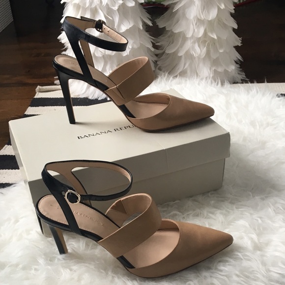 Banana Republic Shoes - Banana Republic Nude & Black strappy Heels New!